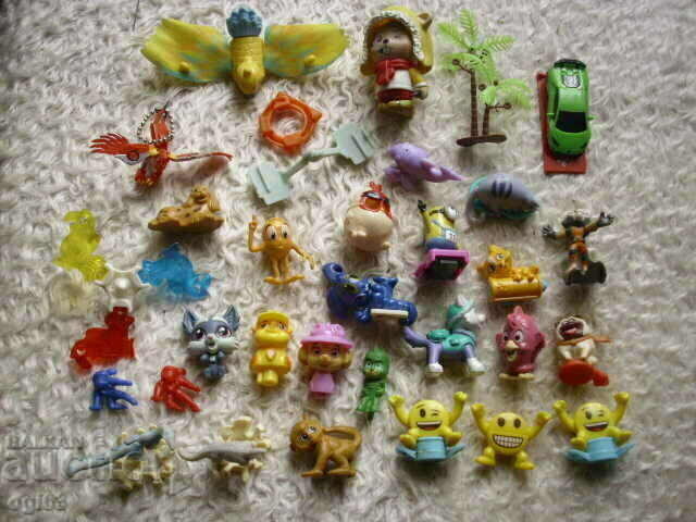 lot of Kinder toys lot of Kinder toys