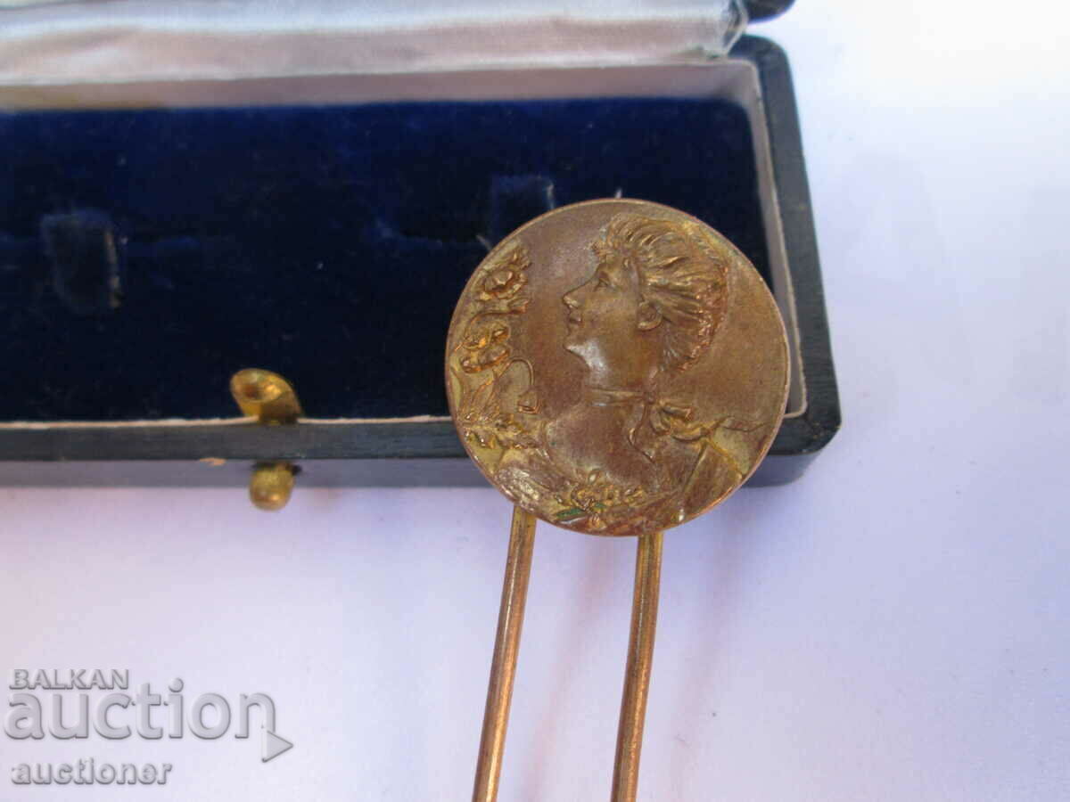 Auction  OLD ROYAL BROOCH, QUEEN JOHN'S PIN