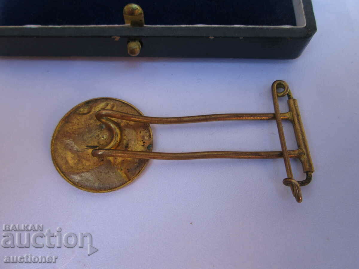 Delivery of OLD ROYAL BROOCH, QUEEN JOHN'S PIN