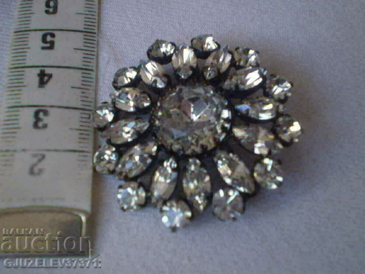 Old lady's brooch with crystal with price 35.00 BGN | € 17.90 Old lady's brooch with crystal with price 35.00 BGN | € 17.90