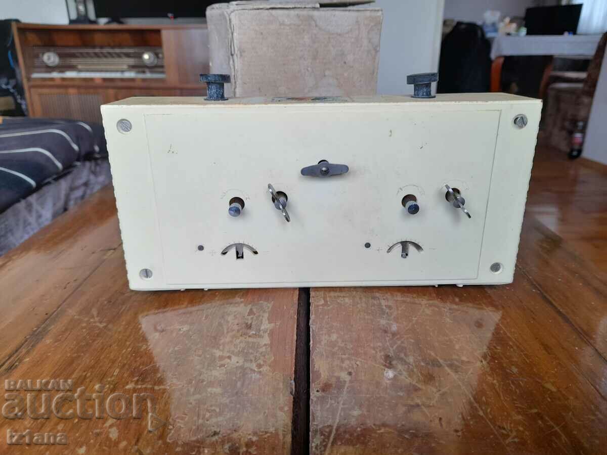 Old Chess Clock Amber - 5 Old Chess Clock Amber - 5