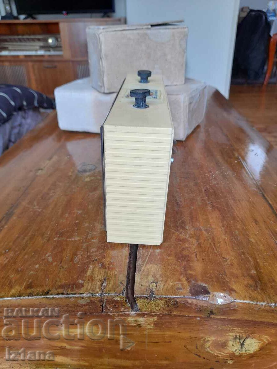 Old Chess Clock Amber - 6 Old Chess Clock Amber - 6