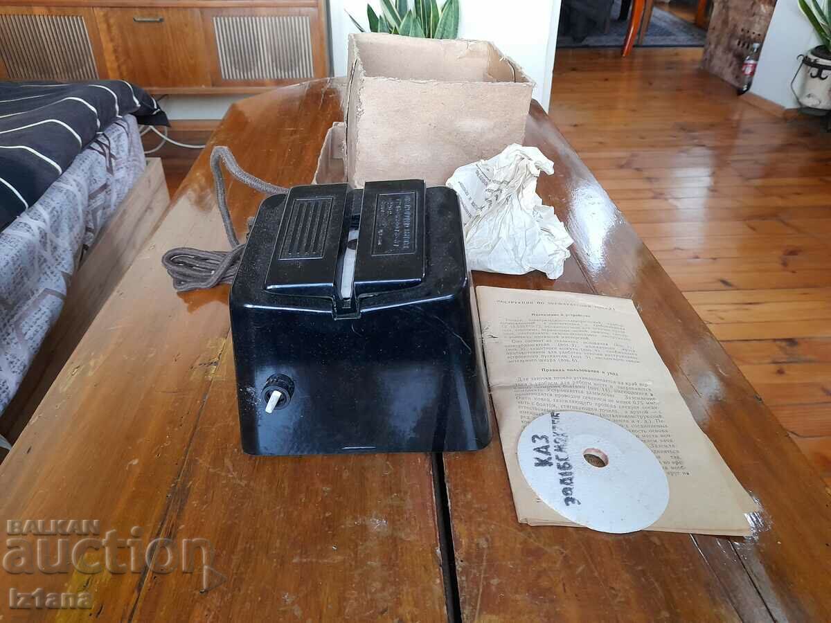 Old electric knife sharpener with price 150.00 BGN | € 76.69 Old electric knife sharpener with price 150.00 BGN | € 76.69