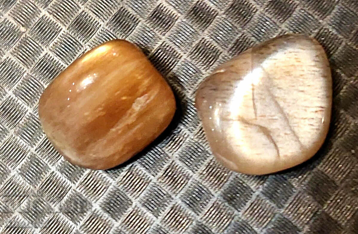 NATURAL LUNAR AND SUNSTONE - INDIA - (527) with price 18.00 BGN | € 9.20