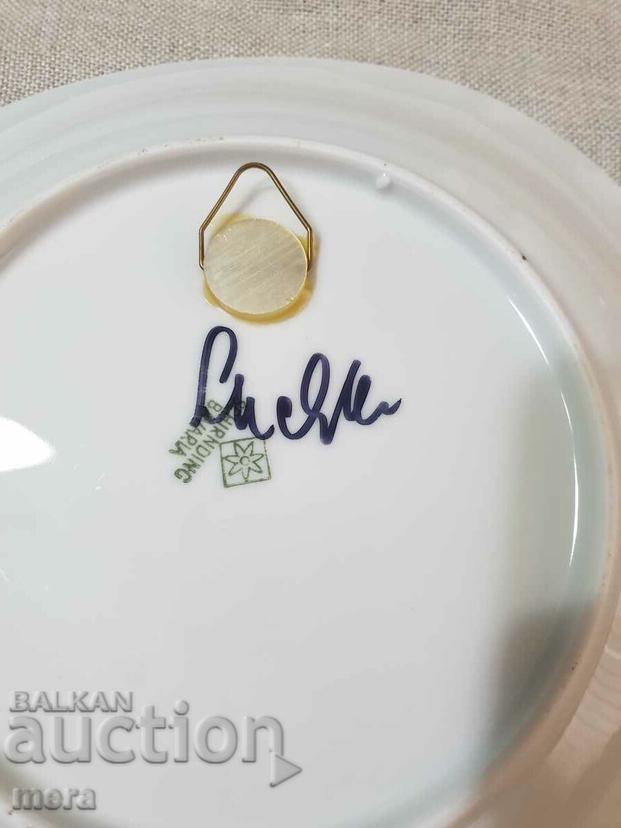 Delivery of Hand painted wall plate signed by the author