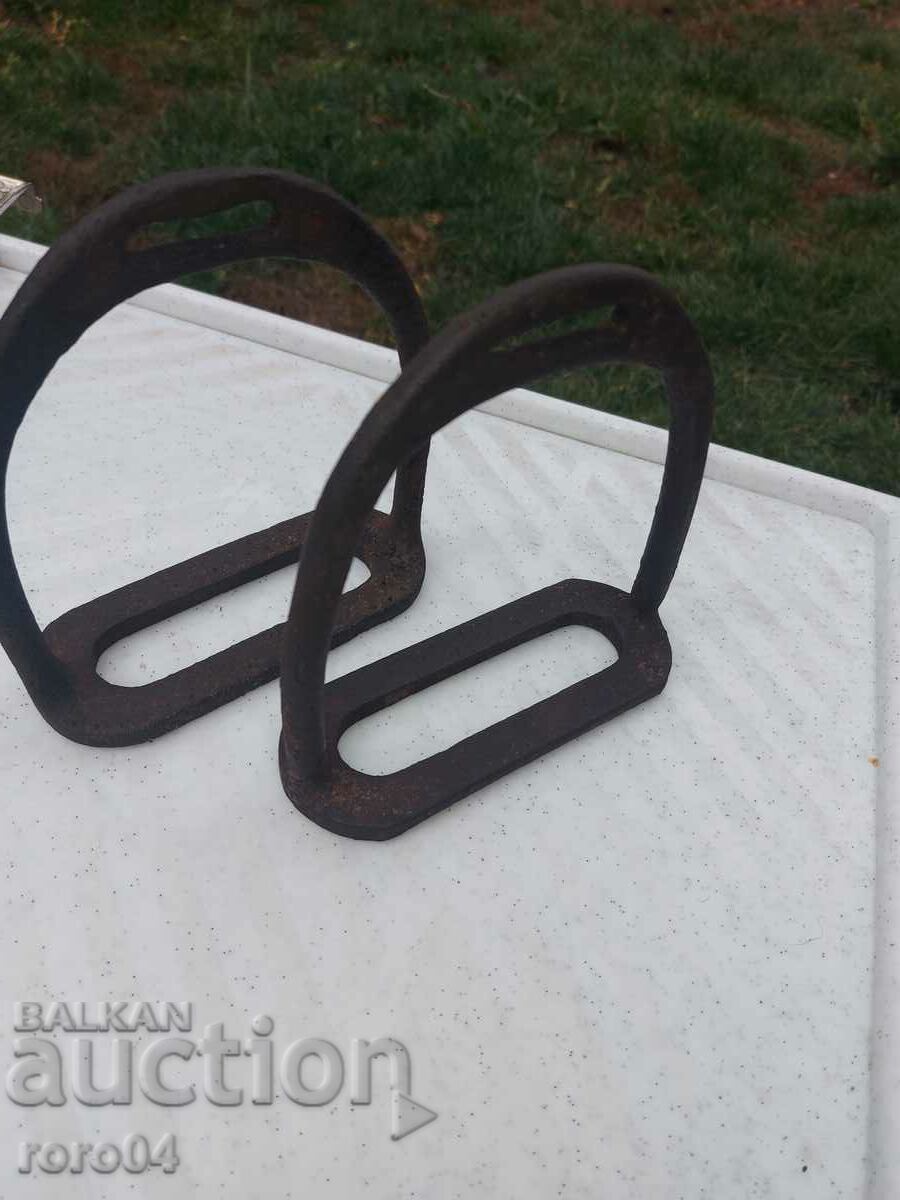 Stirrups - Stirrups - HUGE - EXCELLENT - 7 Stirrups - Stirrups - HUGE - EXCELLENT - 7