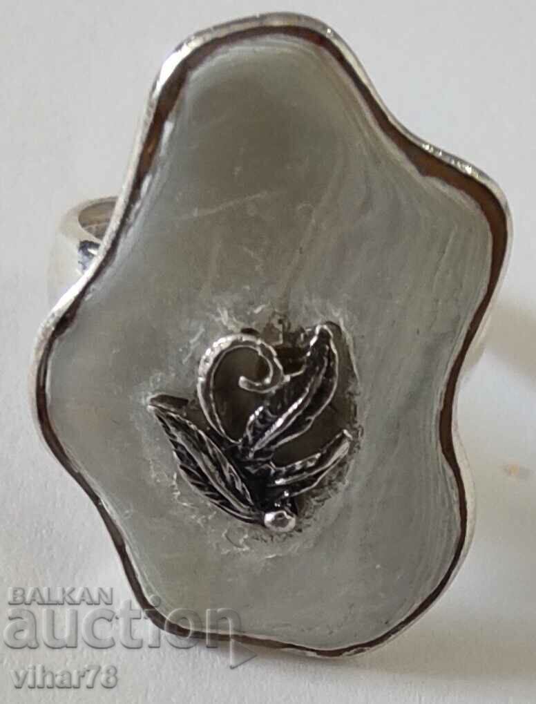 Auction VERY BEAUTIFUL SILVER WOMEN'S RING WITH MOTHER OF PEARL Auction VERY BEAUTIFUL SILVER WOMEN'S RING WITH MOTHER OF PEARL