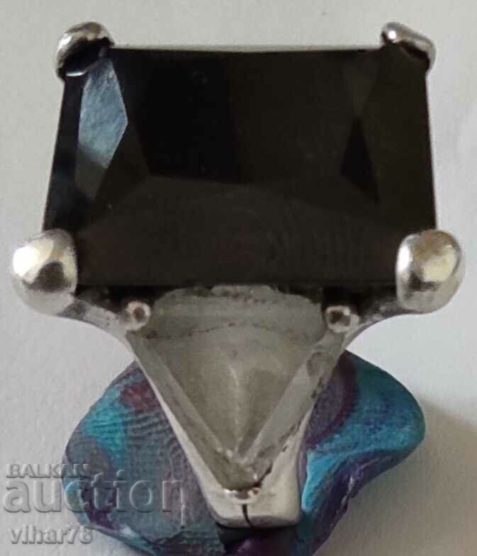 Auction WOMEN'S SILVER RING WITH BLACK ONYX Auction WOMEN'S SILVER RING WITH BLACK ONYX