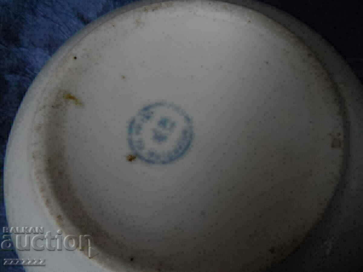 Delivery of porcelain plate Delivery of porcelain plate