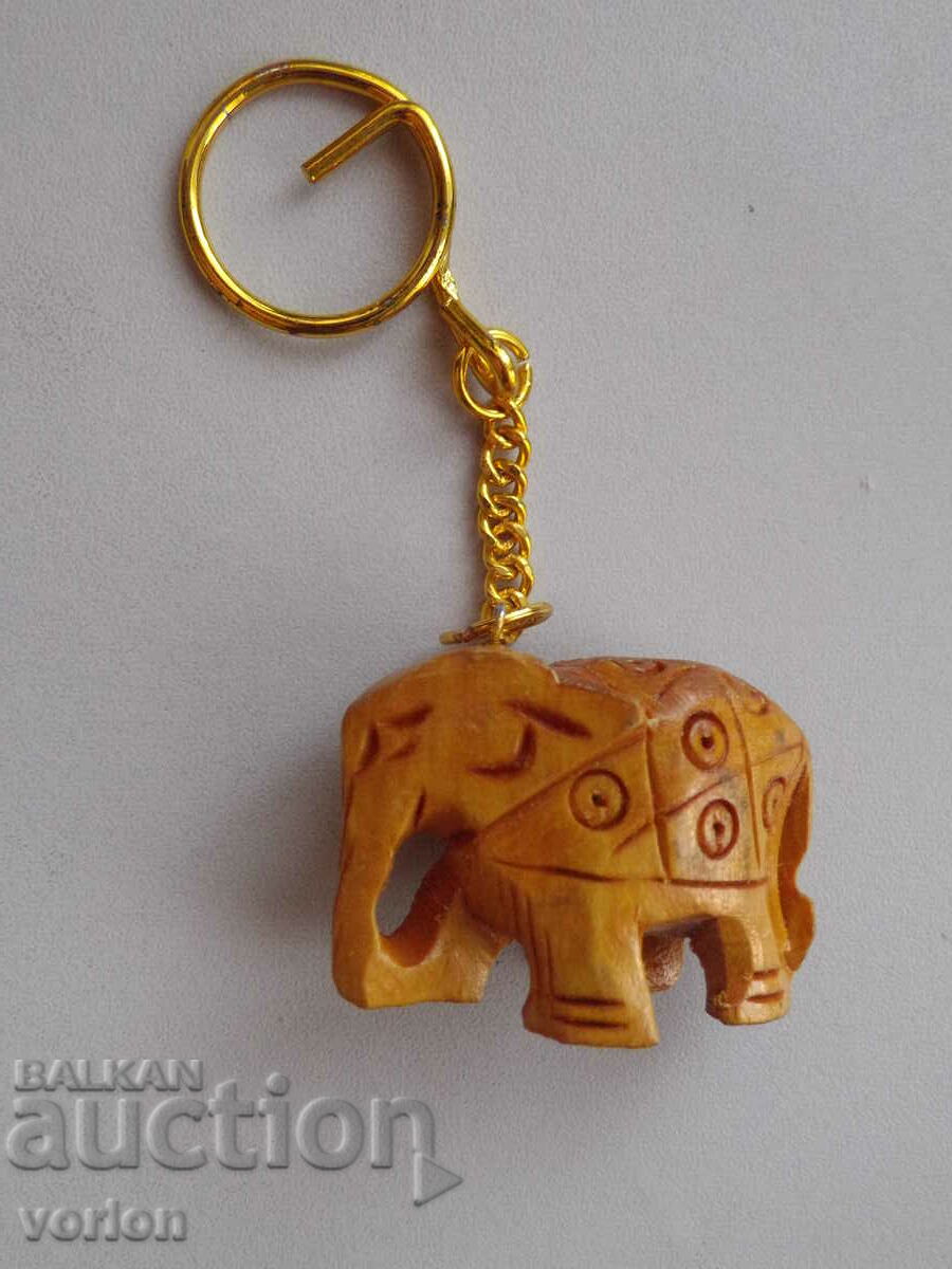 Keyholder: wooden elephant.