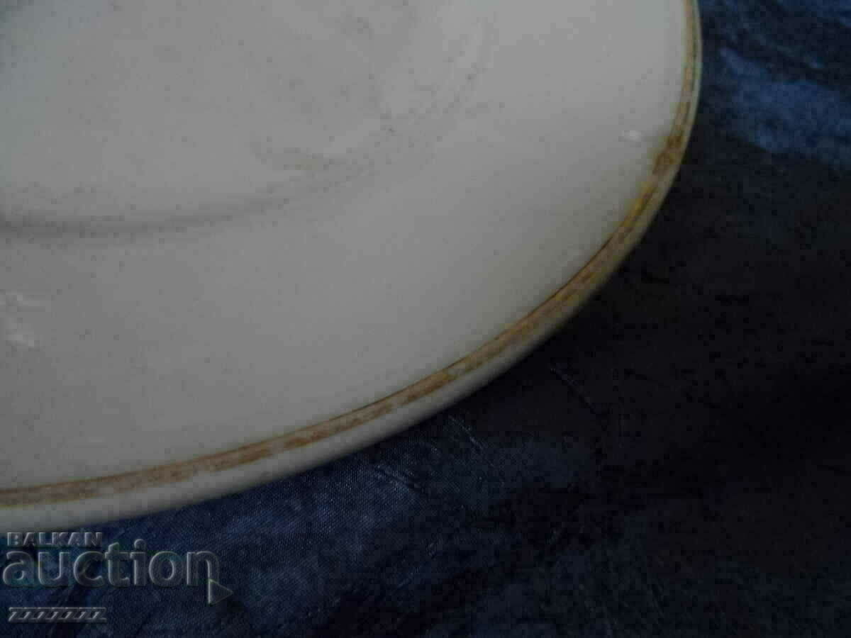 Delivery of plate with gold rim Delivery of plate with gold rim