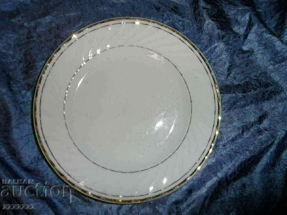 porcelain plate with 3 gold rims porcelain plate with 3 gold rims