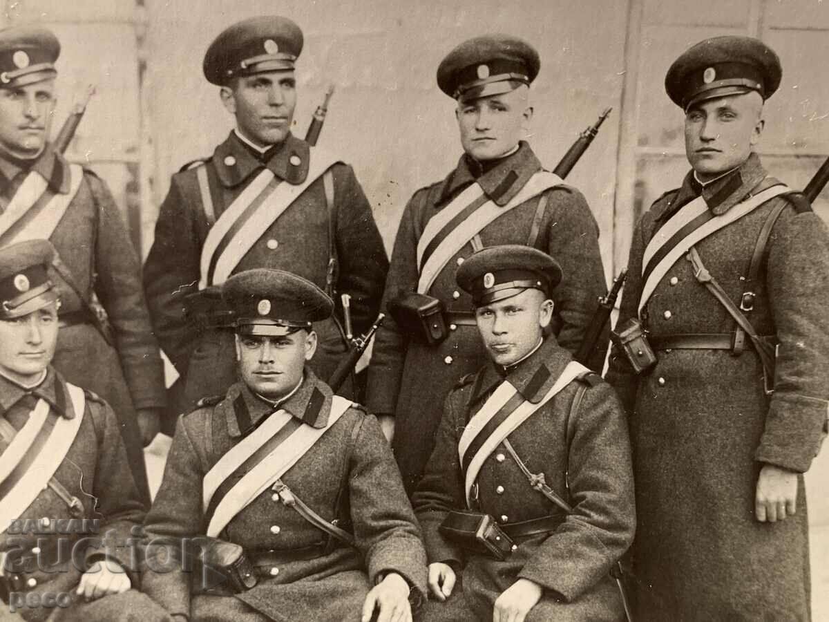 Licitație Memorial de gardă Regimentul 4 Artilerie cu prietenii din Bateria 4 Licitație Memorial de gardă Regimentul 4 Artilerie cu prietenii din Bateria 4