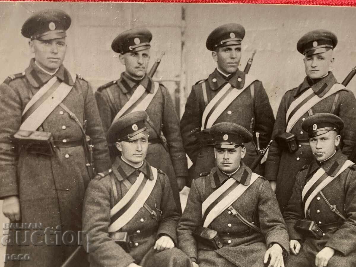 Livrarea Memorial de gardă Regimentul 4 Artilerie cu prietenii din Bateria 4 Livrarea Memorial de gardă Regimentul 4 Artilerie cu prietenii din Bateria 4