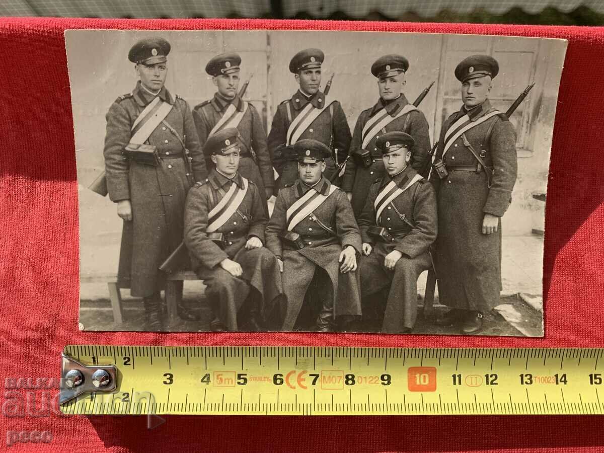 Memorial de gardă Regimentul 4 Artilerie cu prietenii din Bateria 4 - 6 Memorial de gardă Regimentul 4 Artilerie cu prietenii din Bateria 4 - 6