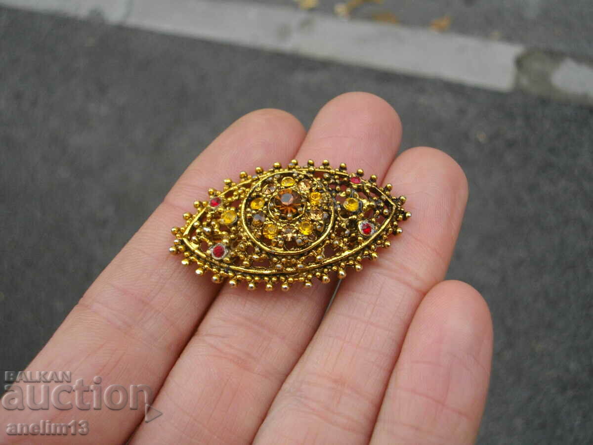 STARA brosa cu preț 20.00 BGN | € 10.23