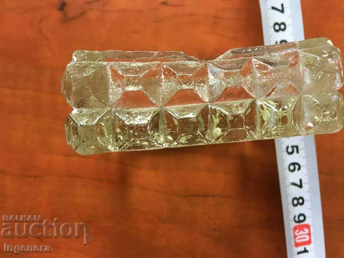 Delivery of THICK GLASS ASHTRAY EMBOSSED FROM THE 70'S