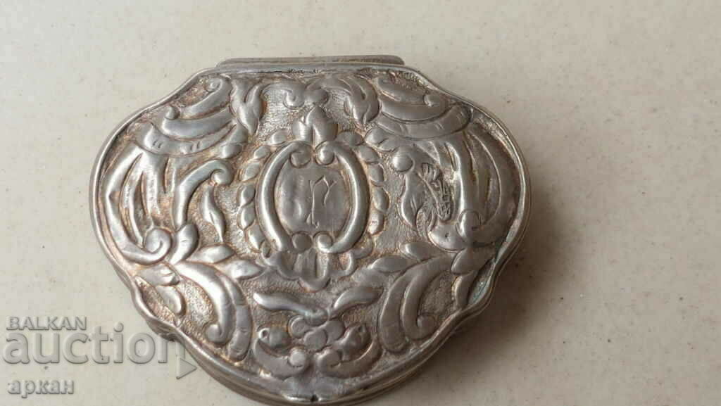 Enfie silver box with Turkish tugres, 19th century with price 600.00 BGN | € 306.78 Enfie silver box with Turkish tugres, 19th century with price 600.00 BGN | € 306.78