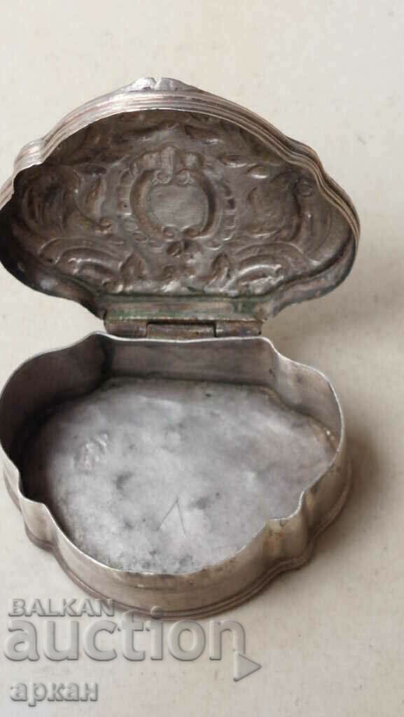 Delivery of Enfie silver box with Turkish tugres, 19th century Delivery of Enfie silver box with Turkish tugres, 19th century