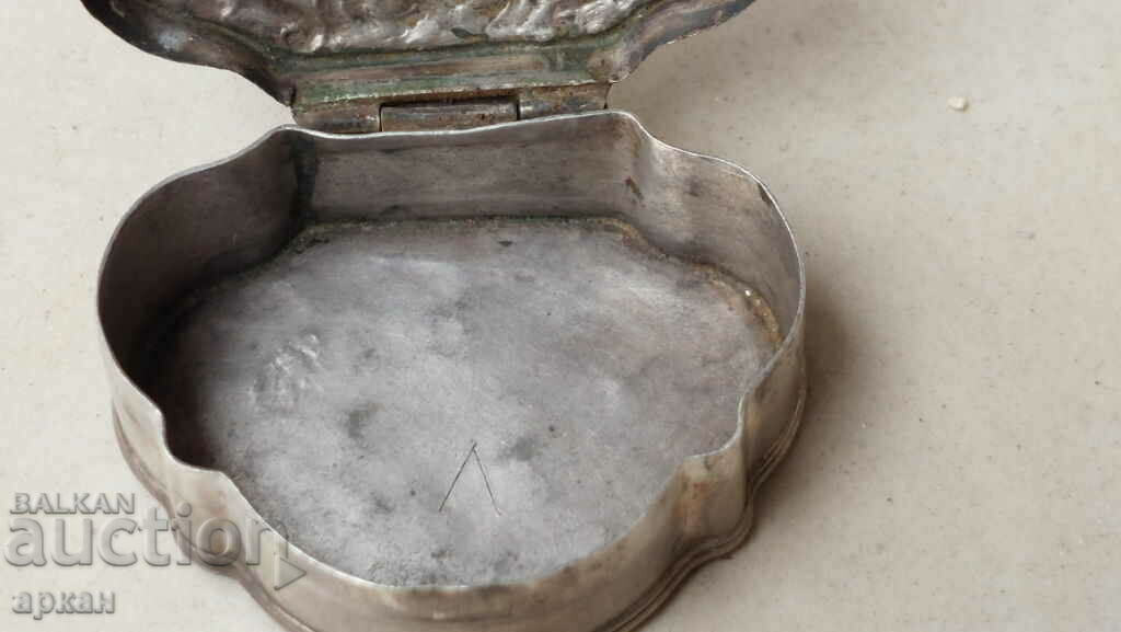 Enfie silver box with Turkish tugres, 19th century - 5 Enfie silver box with Turkish tugres, 19th century - 5