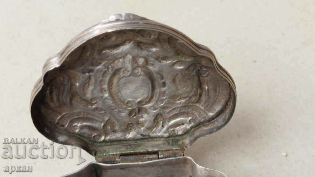 Enfie silver box with Turkish tugres, 19th century - 7 Enfie silver box with Turkish tugres, 19th century - 7