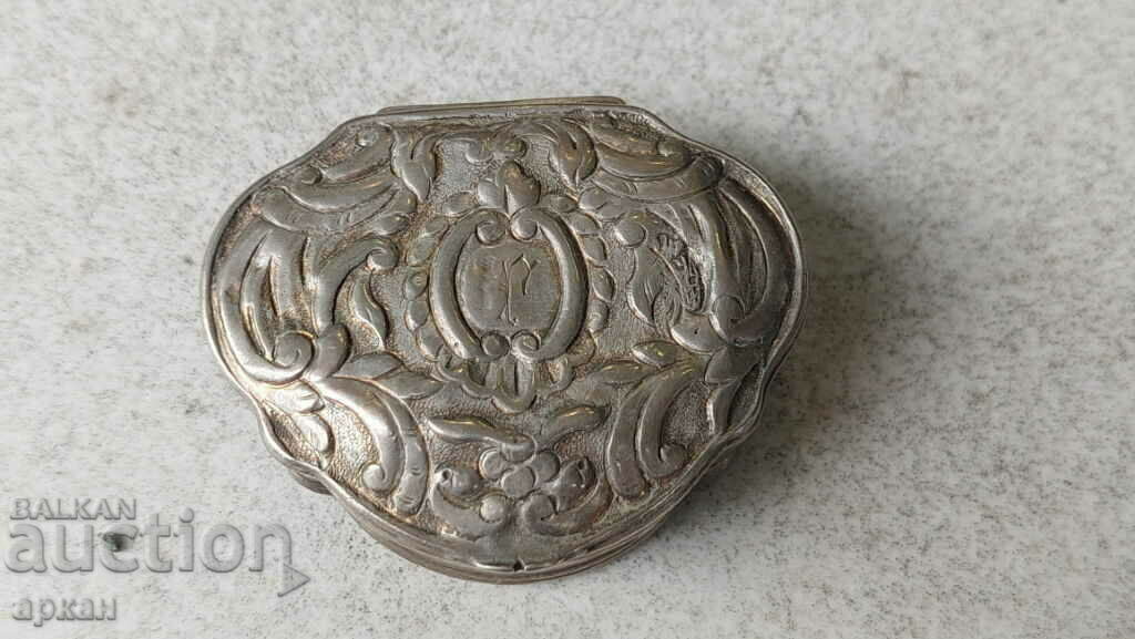 Enfie silver box with Turkish tugres, 19th century