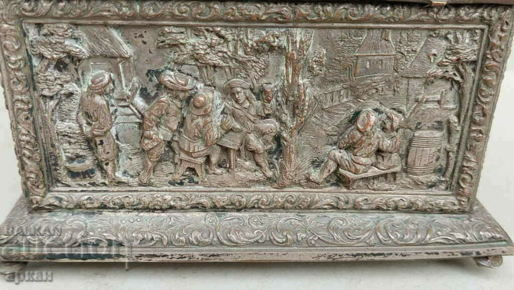 Embossed jewelry box - late 19th century France - 5 Embossed jewelry box - late 19th century France - 5