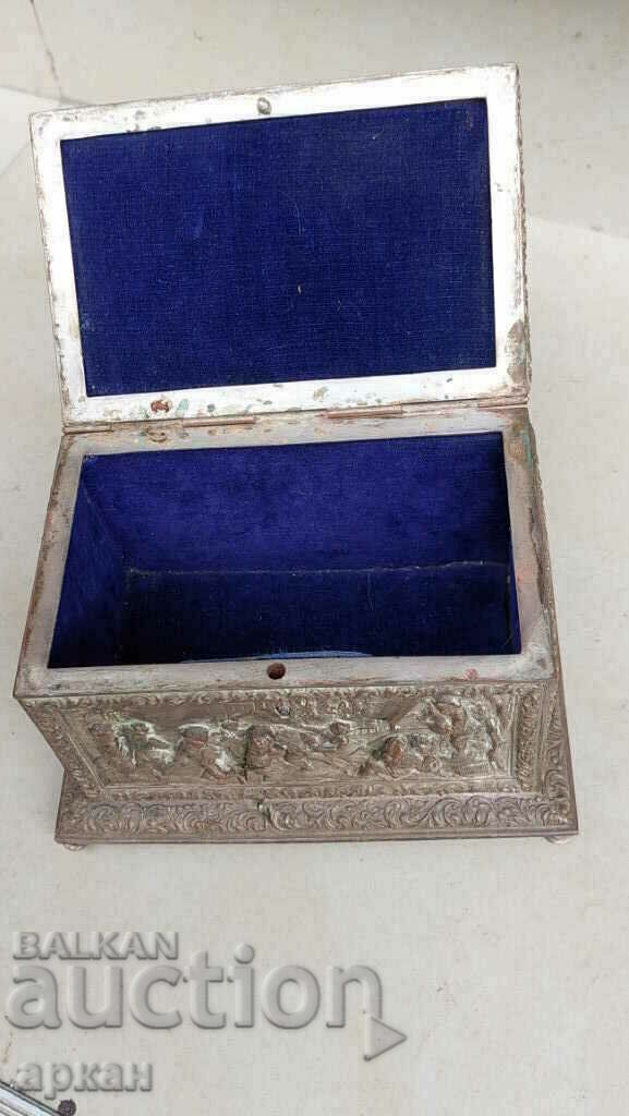 Embossed jewelry box - late 19th century France - 6 Embossed jewelry box - late 19th century France - 6