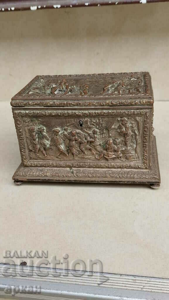 Embossed jewelry box - late 19th century France - 7 Embossed jewelry box - late 19th century France - 7