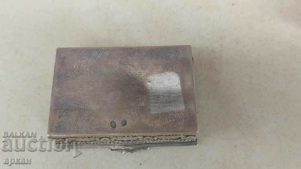 Delivery of silver snuff box, embossed - Spain Delivery of silver snuff box, embossed - Spain