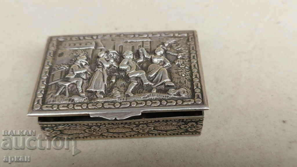 silver snuff box, embossed - Spain silver snuff box, embossed - Spain