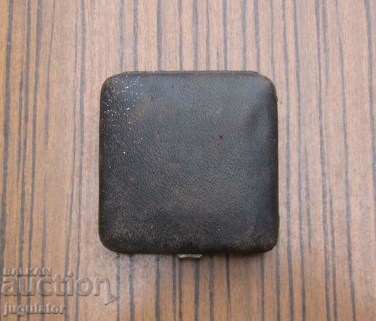 ceas vechi pliabil ceas deşteptător pentru decor cu preț € 6.00 | 11.73 BGN