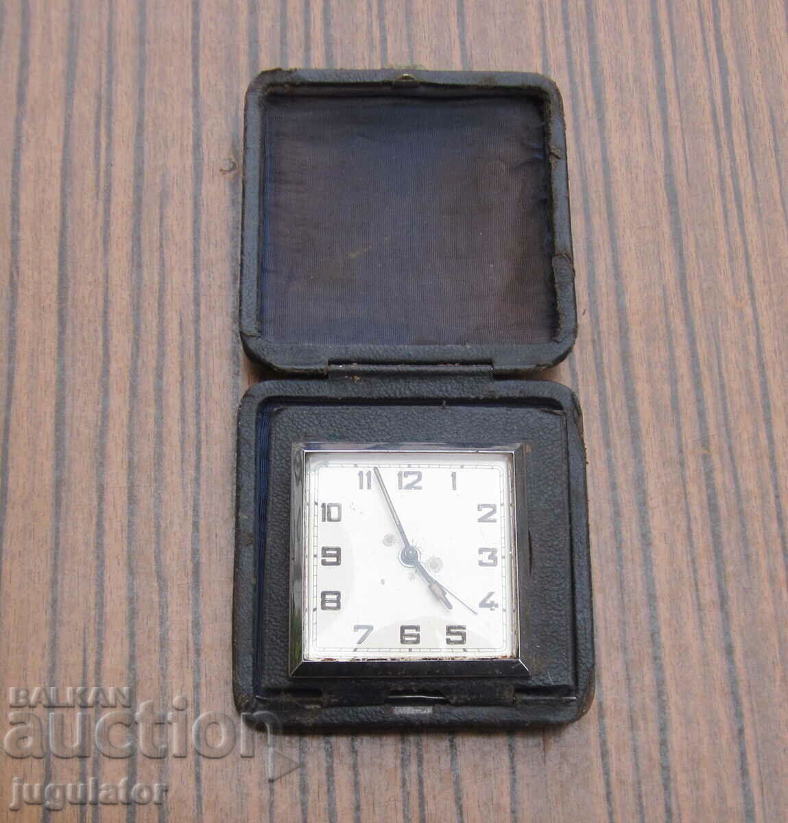 стар старинен сгъваем часовник будилник за декорация