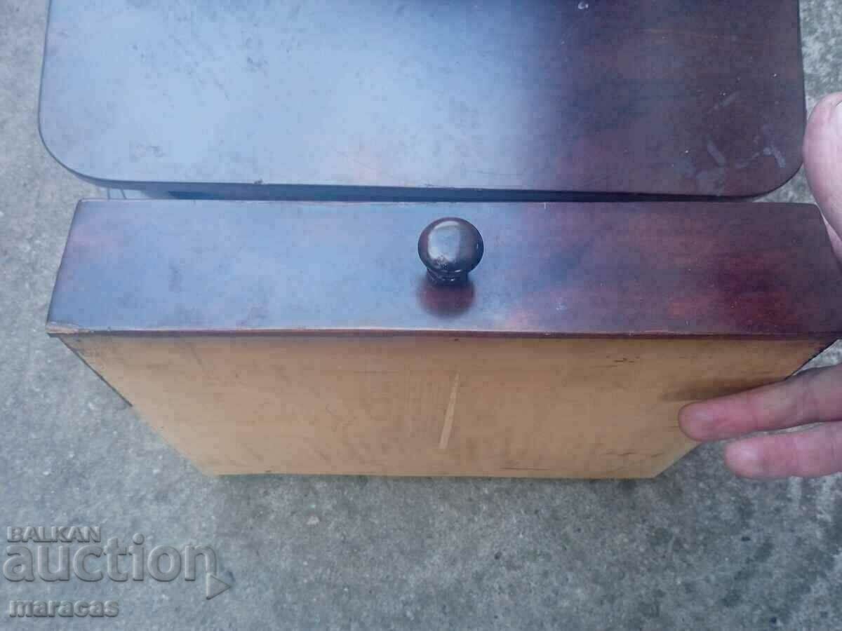 Auction  Old wooden dressing table with mirror