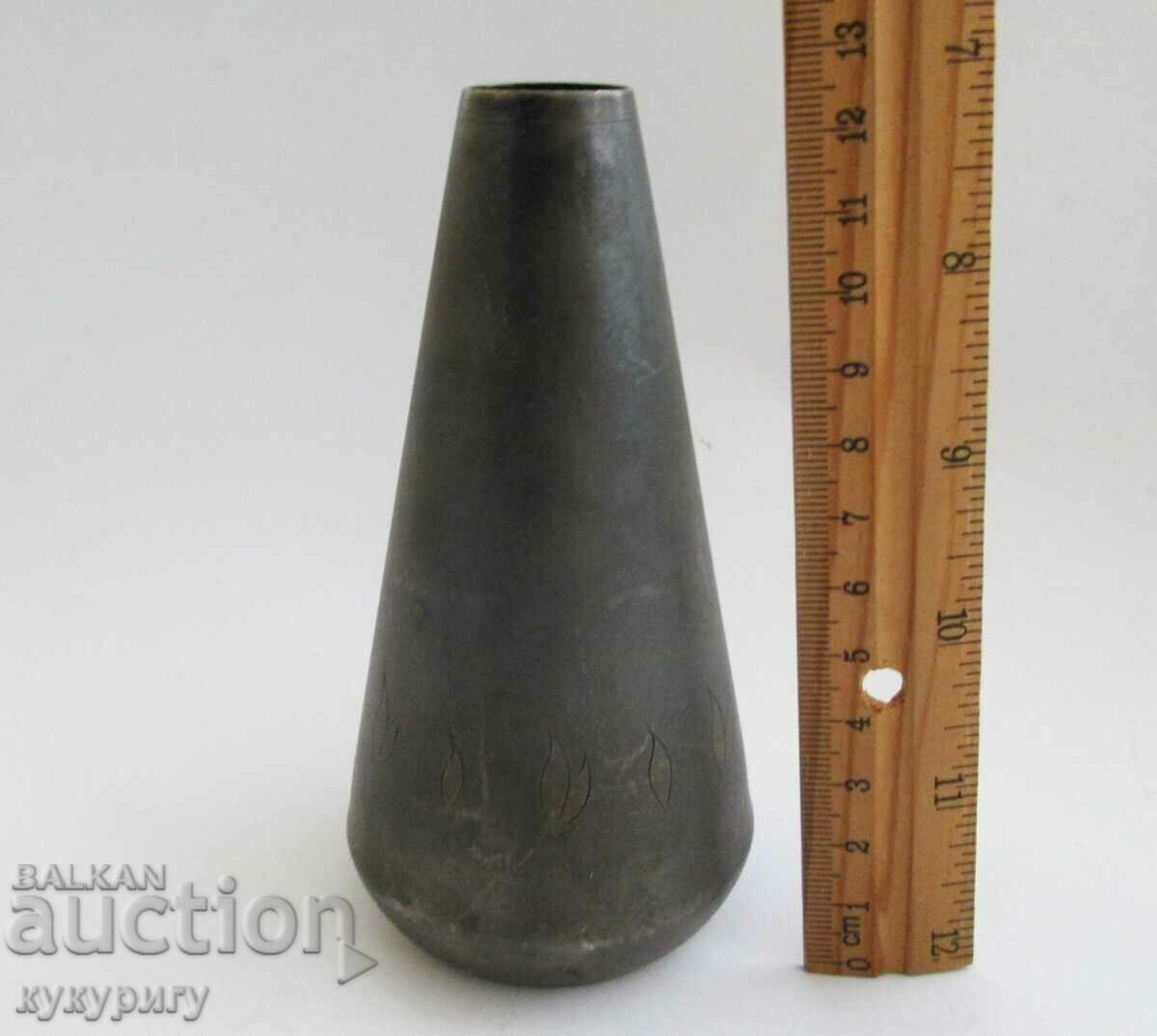 Veche rusă elegantă URSS Sots vază vază din cositor cu preț 50.00 BGN | € 25.56 Veche rusă elegantă URSS Sots vază vază din cositor cu preț 50.00 BGN | € 25.56