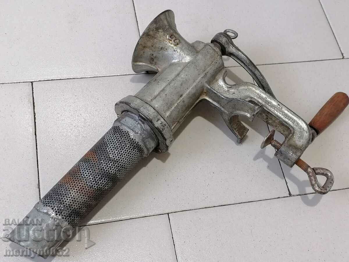 Old machine for grinding tomatoes fruit juice grinder with price 69.00 BGN | € 35.28 Old machine for grinding tomatoes fruit juice grinder with price 69.00 BGN | € 35.28