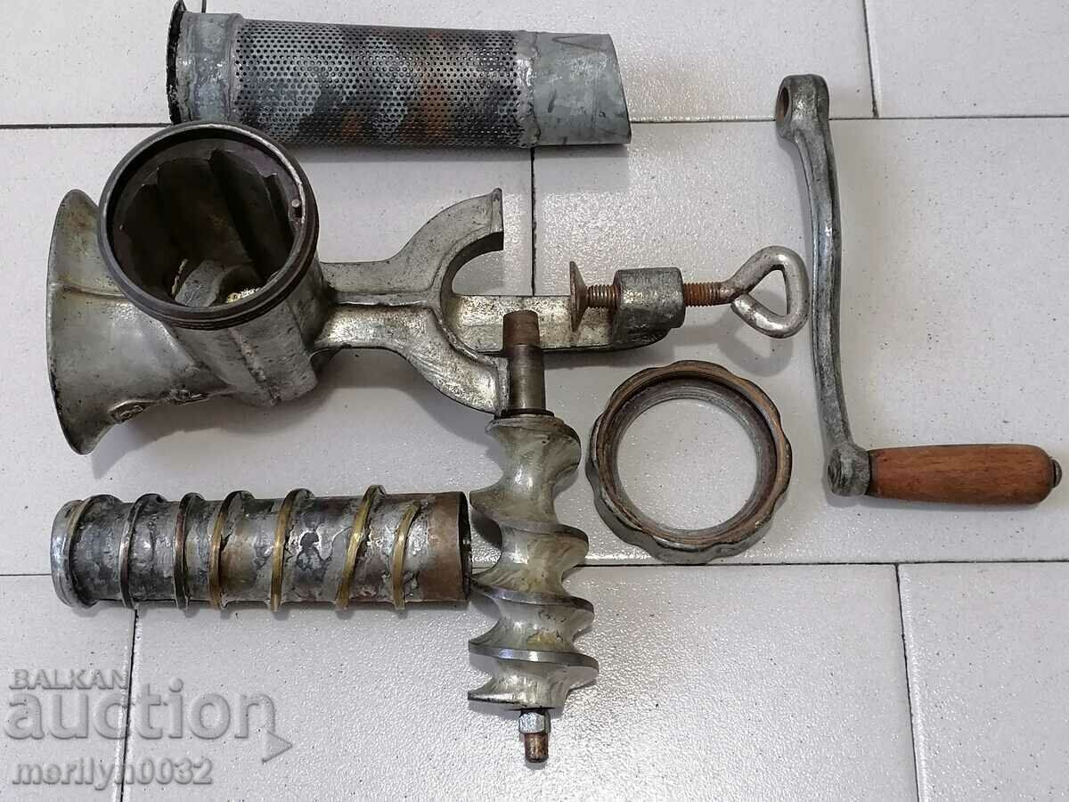 Delivery of Old machine for grinding tomatoes fruit juice grinder Delivery of Old machine for grinding tomatoes fruit juice grinder