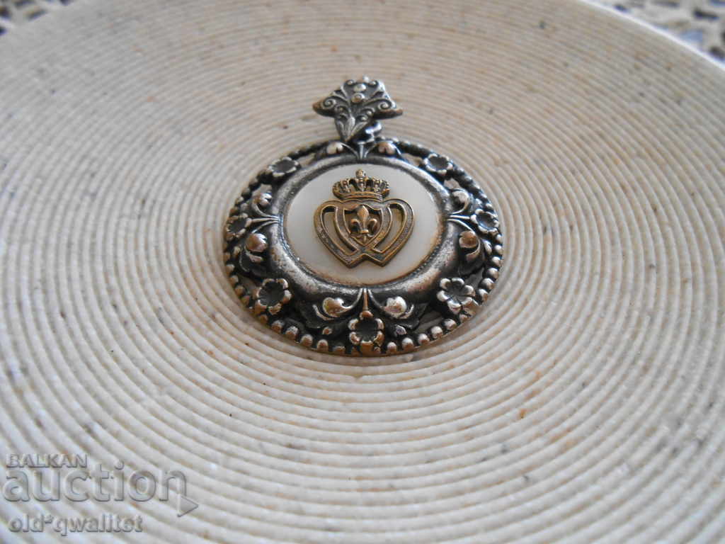 Attractive old MEDALLION, approx. 38 mm / 30 mm, CROWN with price 227.00 BGN | € 116.06 Attractive old MEDALLION, approx. 38 mm / 30 mm, CROWN with price 227.00 BGN | € 116.06