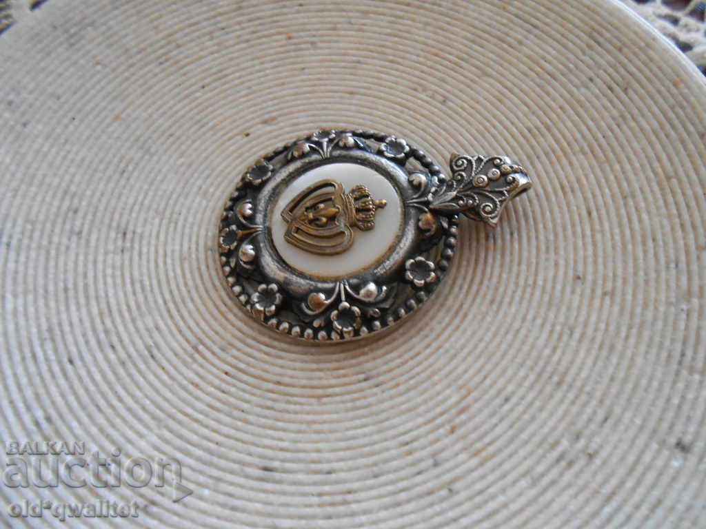 Auction Attractive old MEDALLION, approx. 38 mm / 30 mm, CROWN Auction Attractive old MEDALLION, approx. 38 mm / 30 mm, CROWN