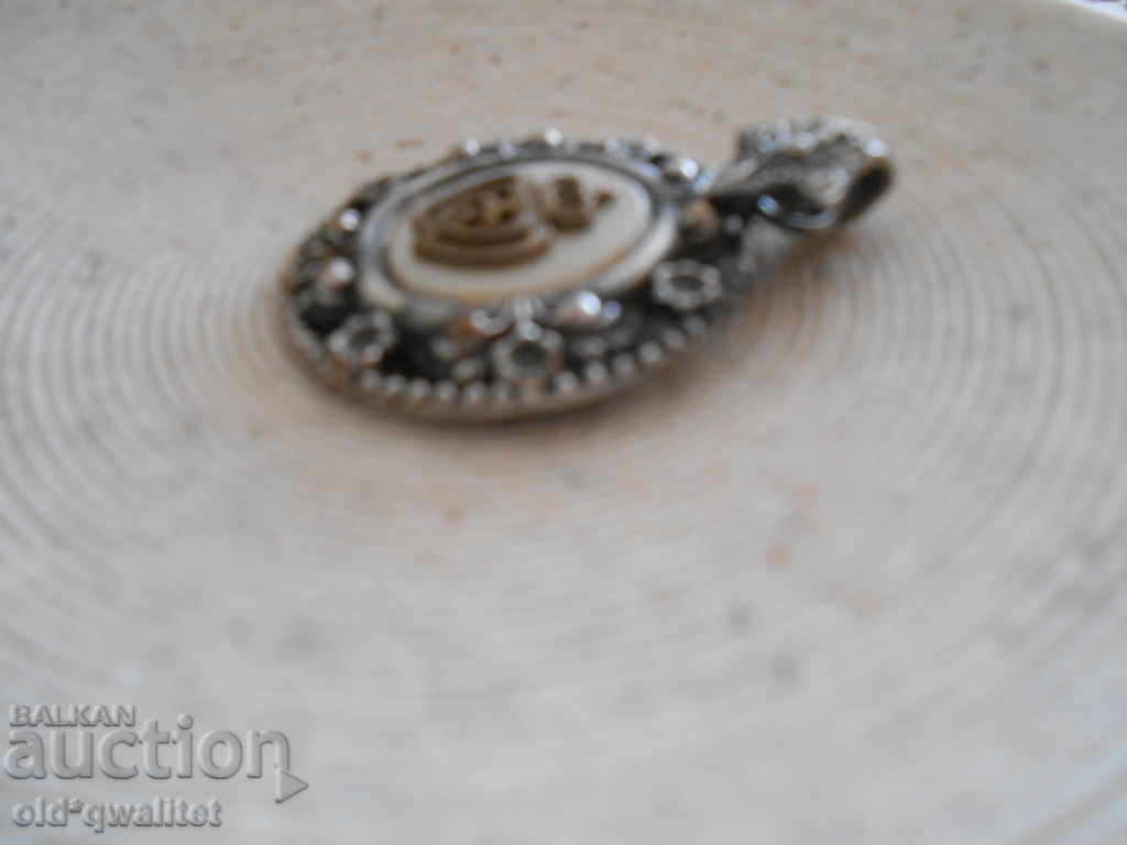 Delivery of Attractive old MEDALLION, approx. 38 mm / 30 mm, CROWN Delivery of Attractive old MEDALLION, approx. 38 mm / 30 mm, CROWN