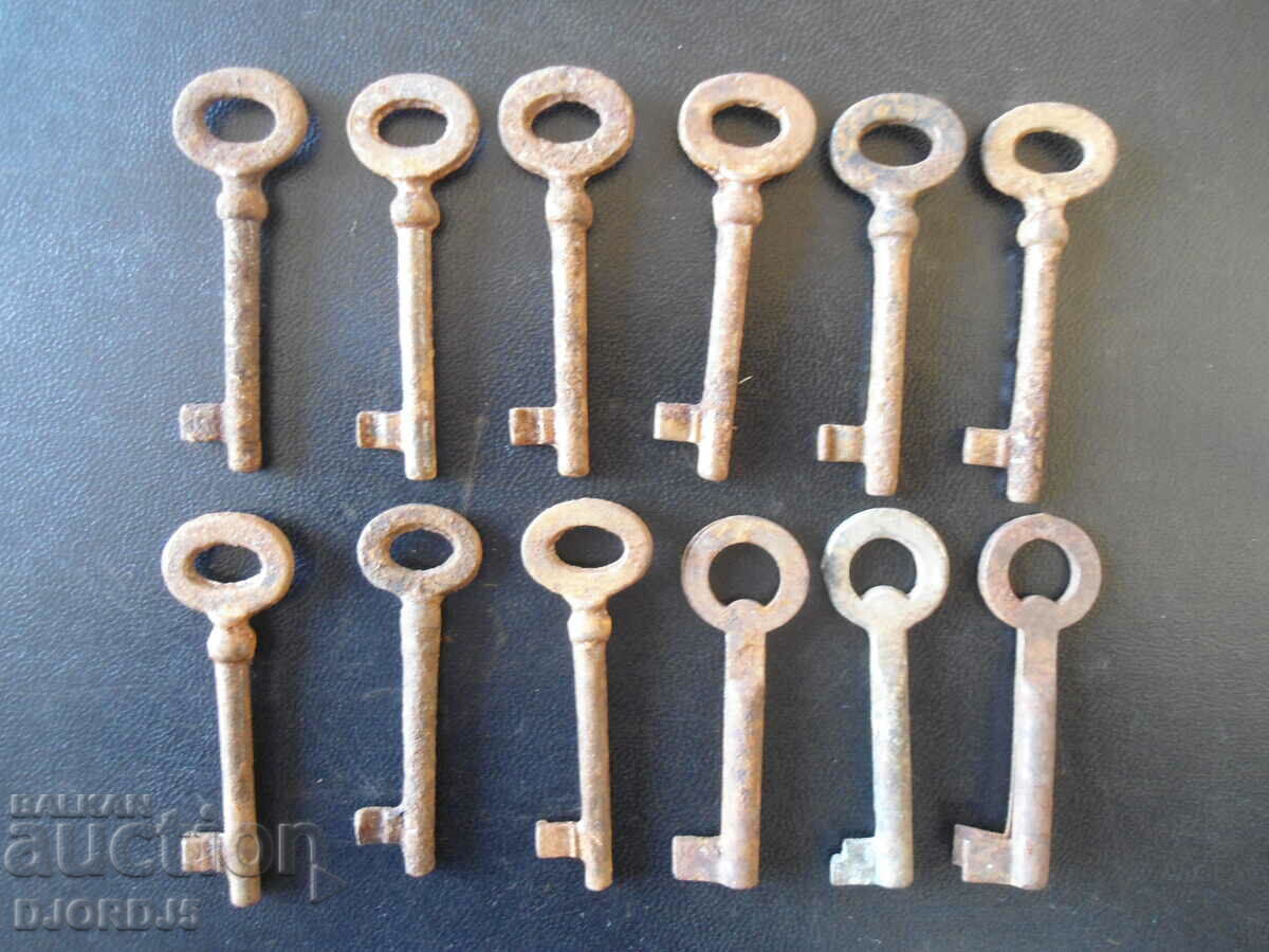 Lot old keys, 12 pieces