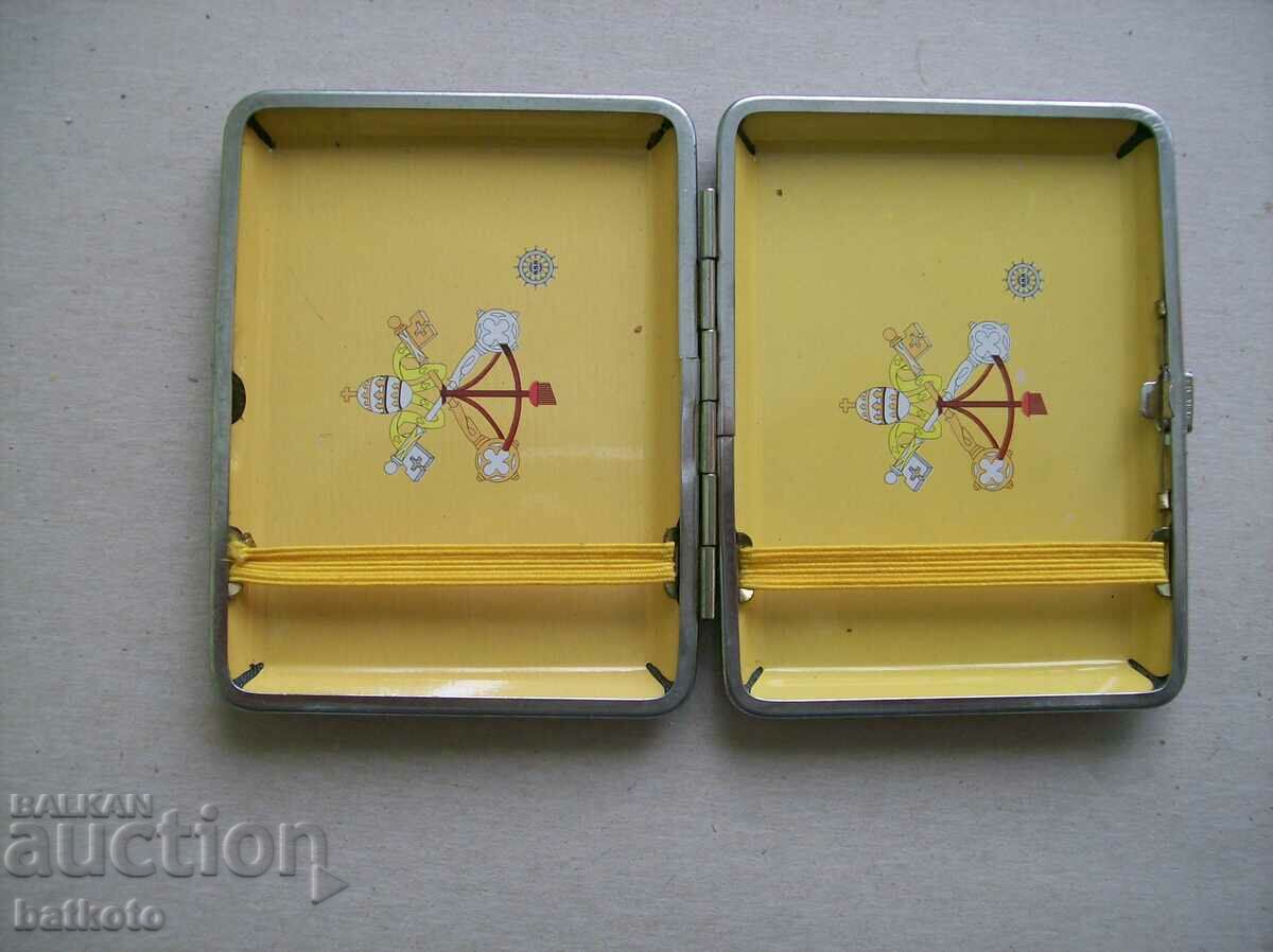 A lovely old snuff box with price 10.00 BGN | € 5.11 A lovely old snuff box with price 10.00 BGN | € 5.11