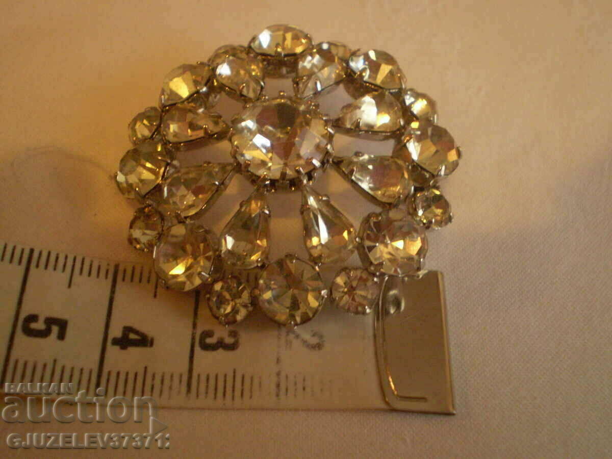 Auction Retro round brooch with white Czech crystal Auction Retro round brooch with white Czech crystal