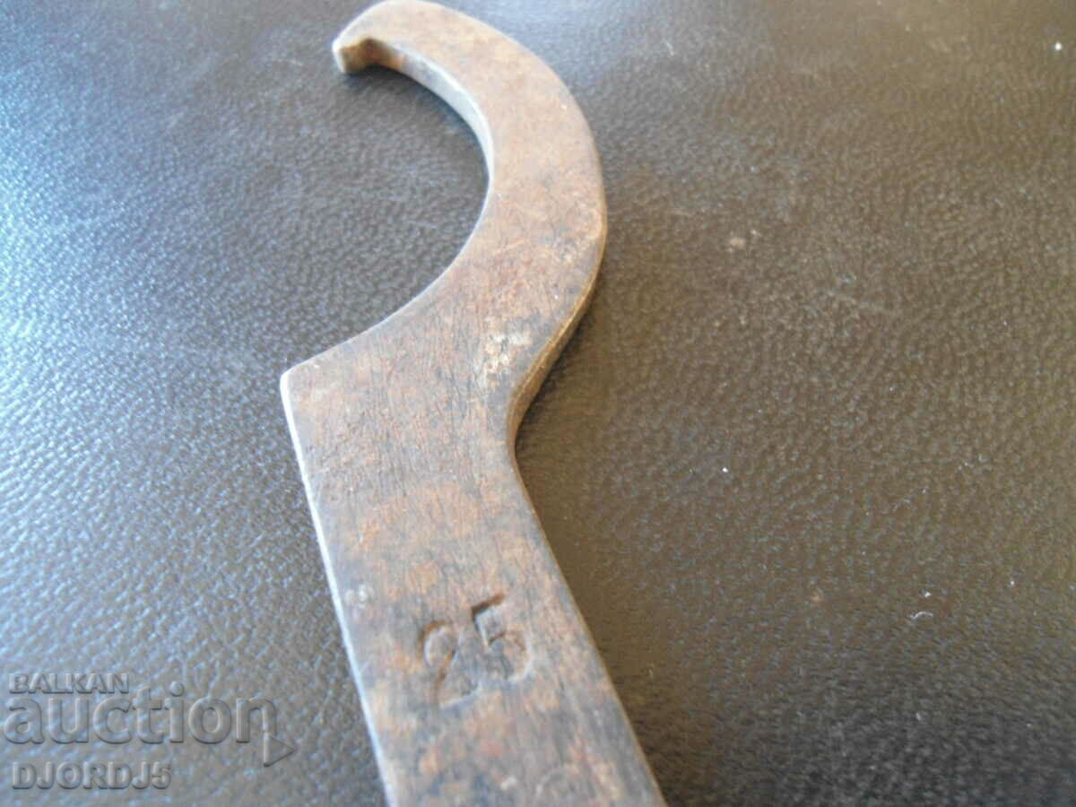 Auction  Old key, markings