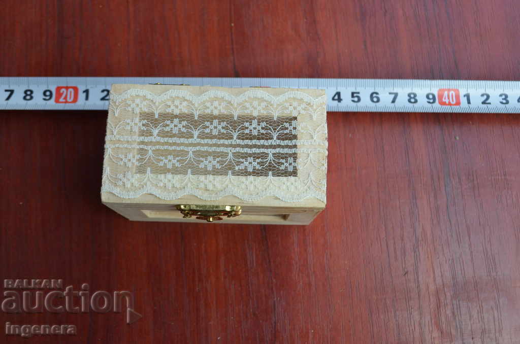CUTIE DIN LEMN PENTRU BIJUTERII cu preț € 1.60 | 3.13 BGN CUTIE DIN LEMN PENTRU BIJUTERII cu preț € 1.60 | 3.13 BGN