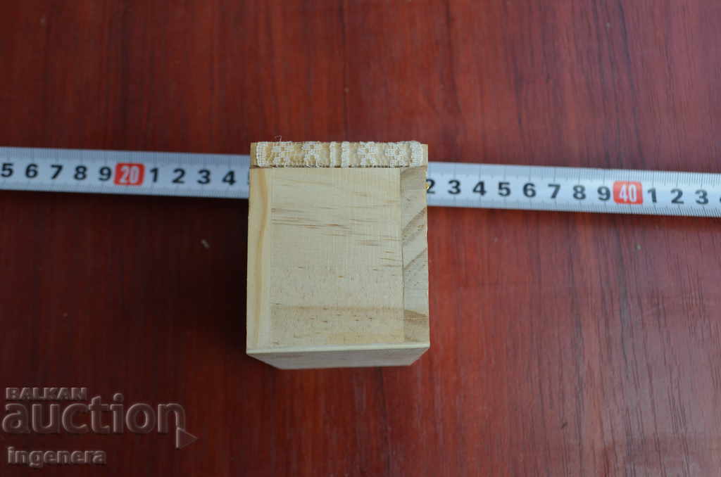 Auction WOODEN WOOD BOX BOX Auction WOODEN WOOD BOX BOX