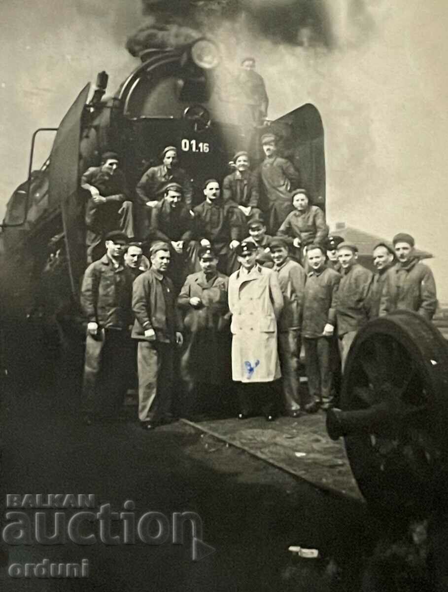 2818 Kingdom of Bulgaria train locomotive depot Sofia BDZ 1940. with price 15.00 BGN | € 7.67 2818 Kingdom of Bulgaria train locomotive depot Sofia BDZ 1940. with price 15.00 BGN | € 7.67