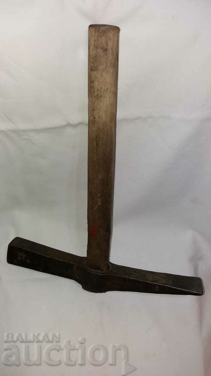 Delivery of Old big branded heavy hammer tool