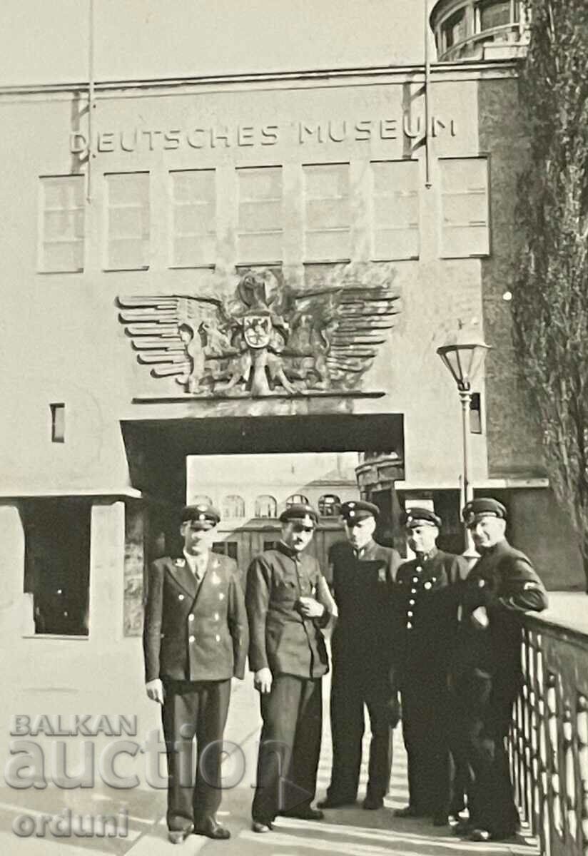 2838 Kingdom of Bulgaria Railwaymen BDZ visit to Germany with price 10.00 BGN | € 5.11 2838 Kingdom of Bulgaria Railwaymen BDZ visit to Germany with price 10.00 BGN | € 5.11