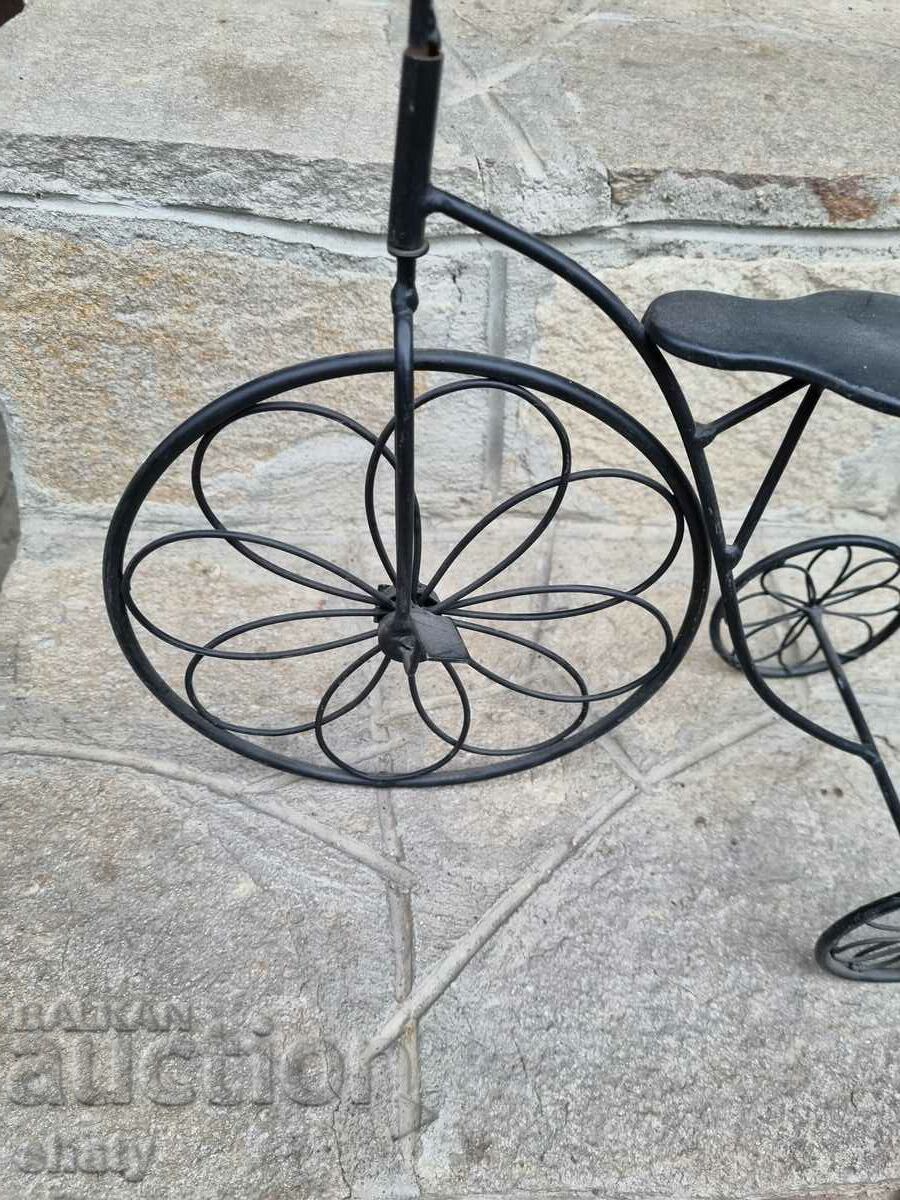 O bicicletă de metal. Bicicleta veche cu preț 55.00 BGN | € 28.12 O bicicletă de metal. Bicicleta veche cu preț 55.00 BGN | € 28.12